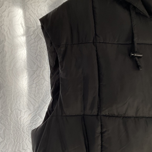 Levi's Black Puffer Jacket - Picture 4 of 7